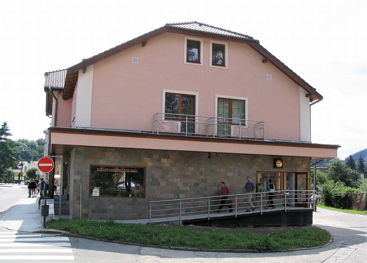 2005 - Polyfunkční dům Rožnov pod Radhoštěm